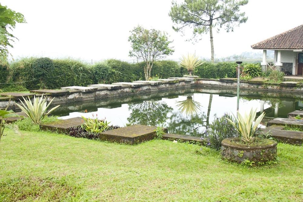 Berlian Resort Cipanas  Exterior photo