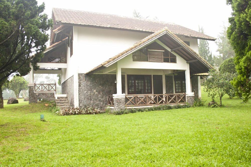 Berlian Resort Cipanas  Exterior photo
