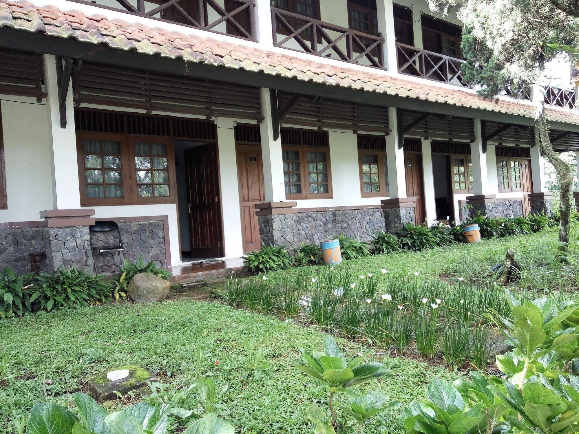 Berlian Resort Cipanas  Exterior photo